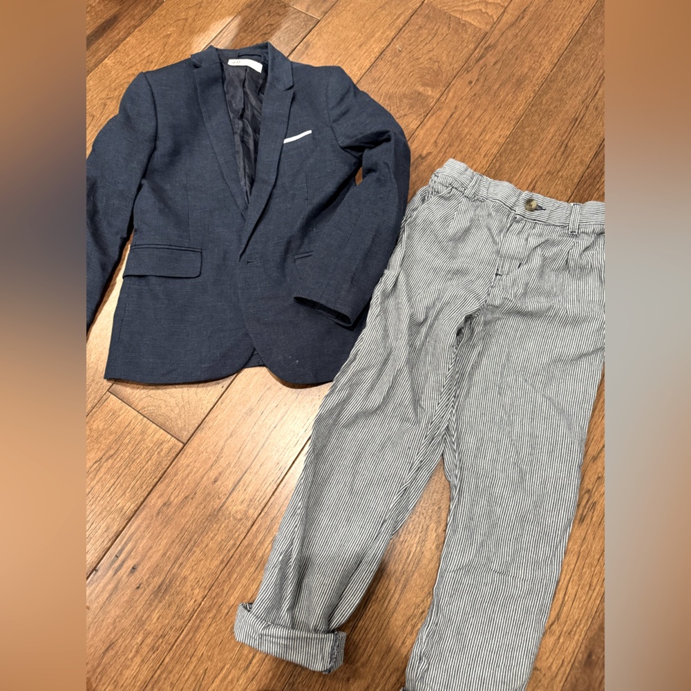 Boys suit H&M size 8